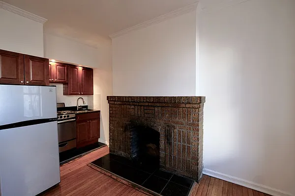 Rented by Aether Property Group | media 31