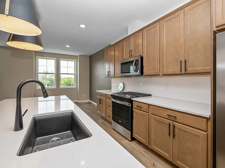848 Woodlawn Ave — Photo 6