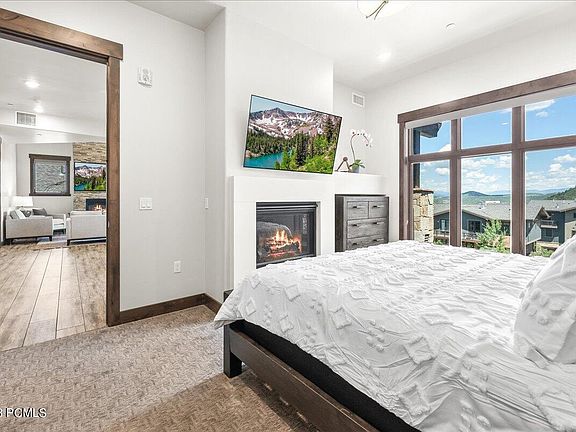 5th image of 3703 Blackstone Dr #302