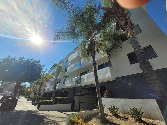 5th image of 423 S Westmoreland Ave APT 214