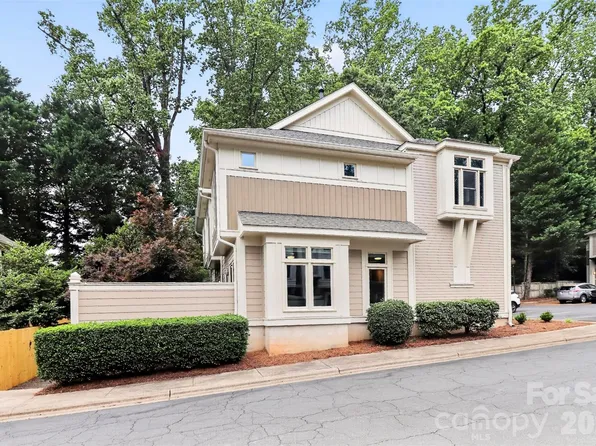 1073 Park West Dr, Charlotte, NC 28209