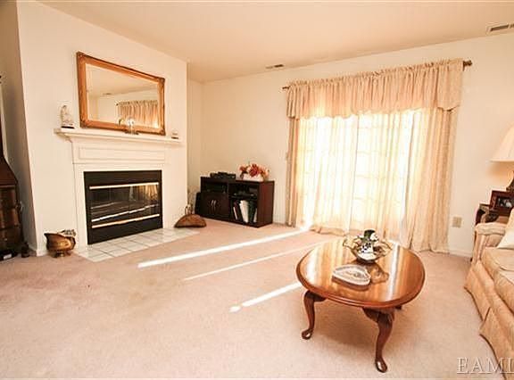 3rd image of 4104 Buttonwood Ln