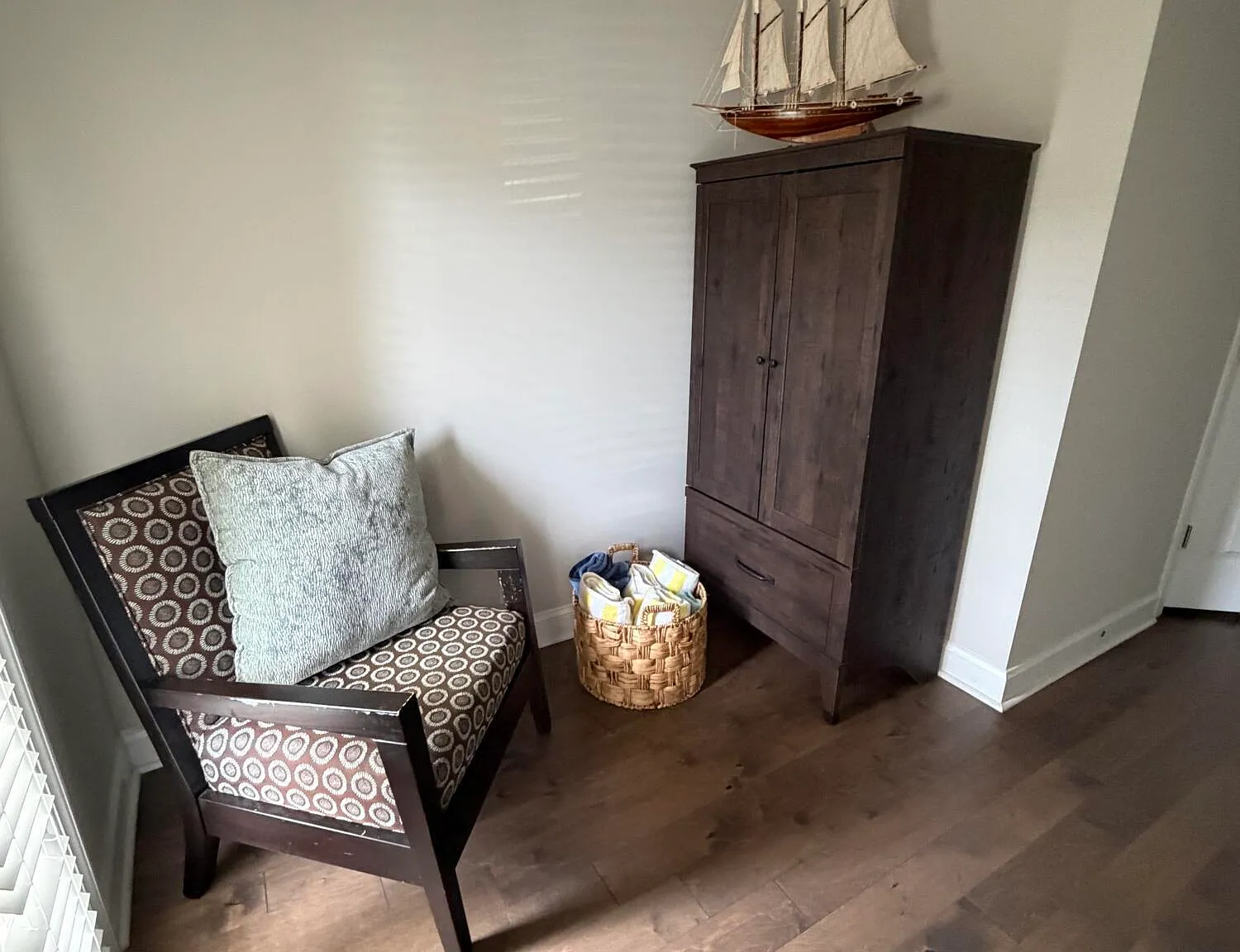 4 bed, 3.5 bath, 2142 sqft, $4,000 — Photo 2