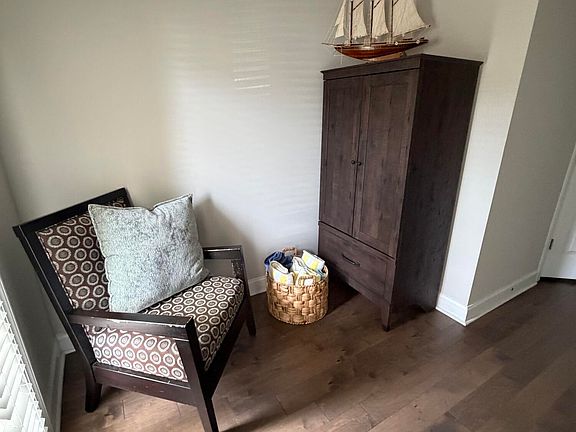 2nd image of 1401 Mariners Cir