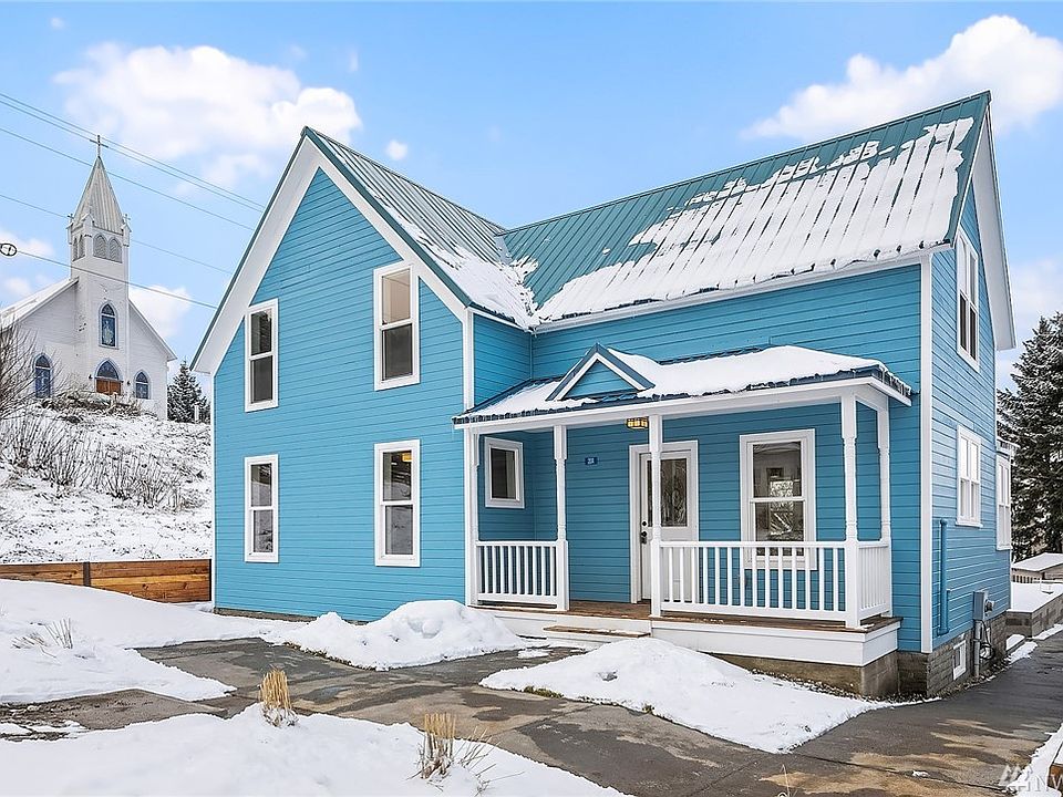 Located in the highly desirable Brookside neighborhood of Roslyn, this turn of the century home has been wonderfully renovated and is now available for fortunate new owners!