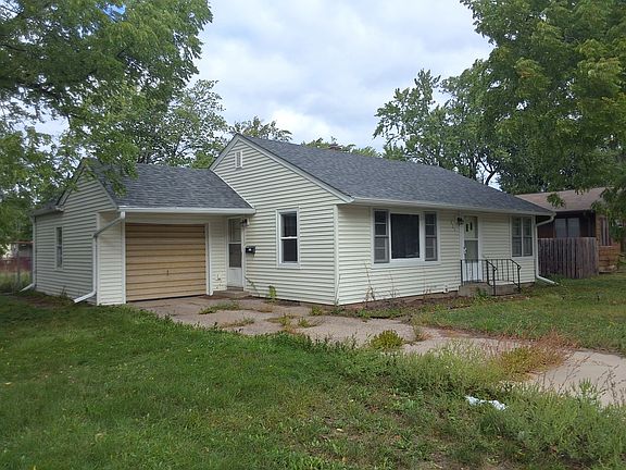 3rd image of 921 33rd Ave N