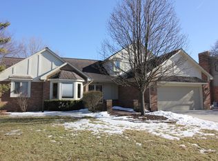 6690 Forest Park Dr, Troy, MI