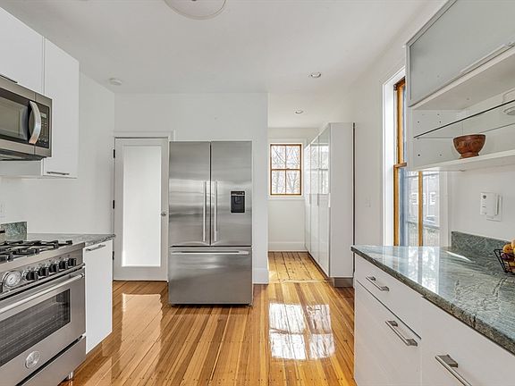 5th image of 66 Saint Rose St #2