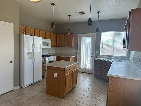 2nd image of 10973 Harvest Hill Ln