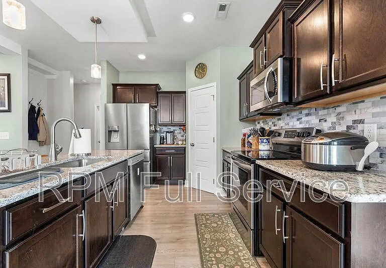 604 Alvin Rd — Photo 12