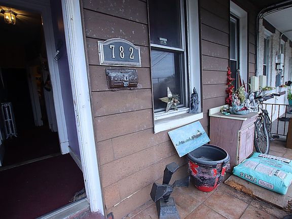 5th image of 782 Van Duzer St