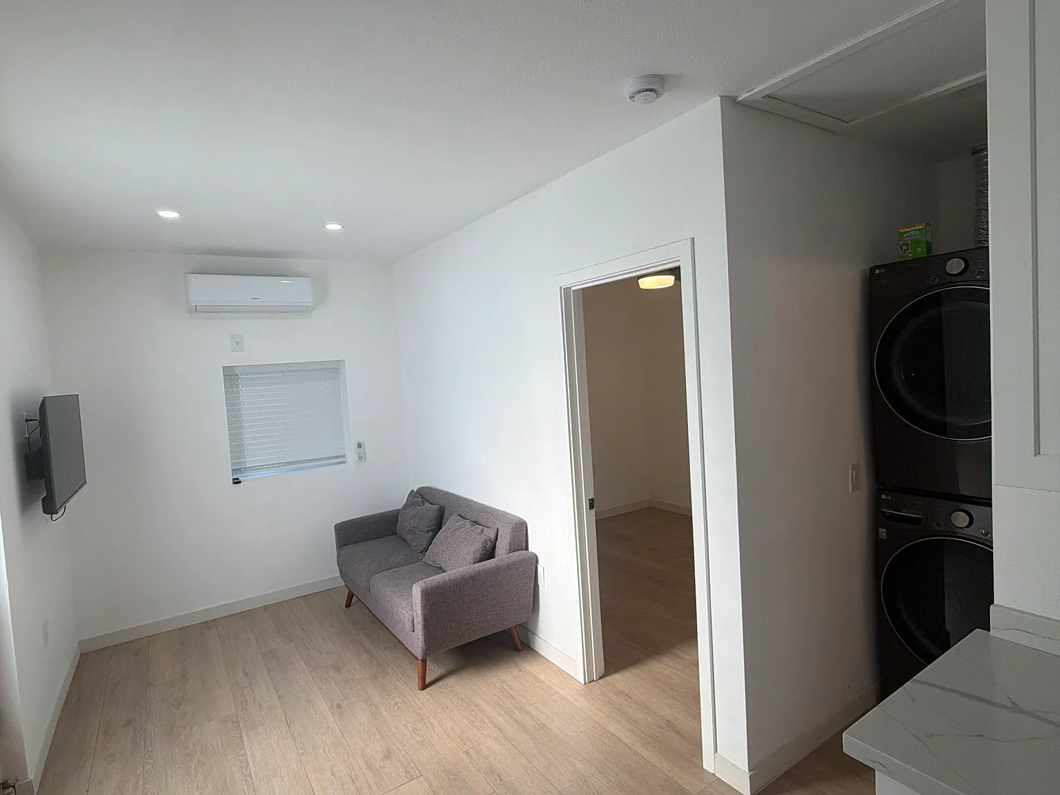 1 bed, 550 sqft, $2,100 — Photo 2