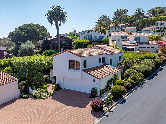 3rd image of 421 Vista De La Playa Ln