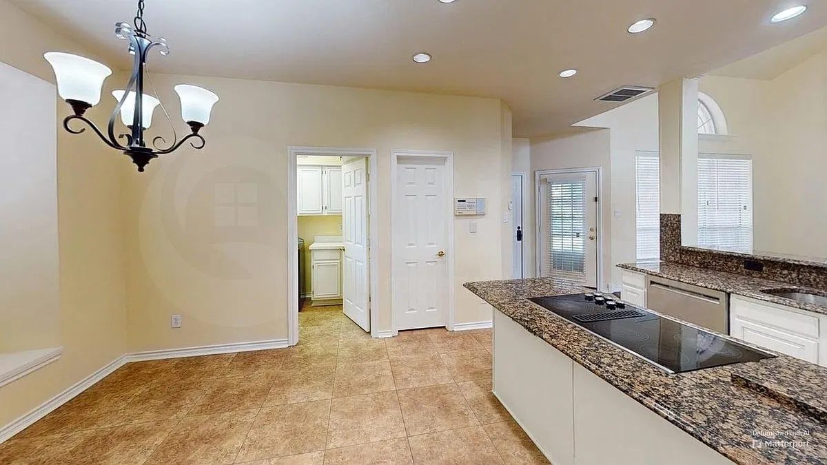 4 bed, 4.0 bath, 3343 sqft, $3,299 — Photo 4