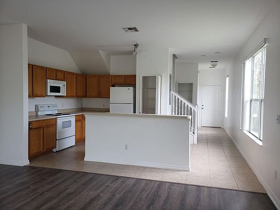 4th image of 1727 Retreat Cir
