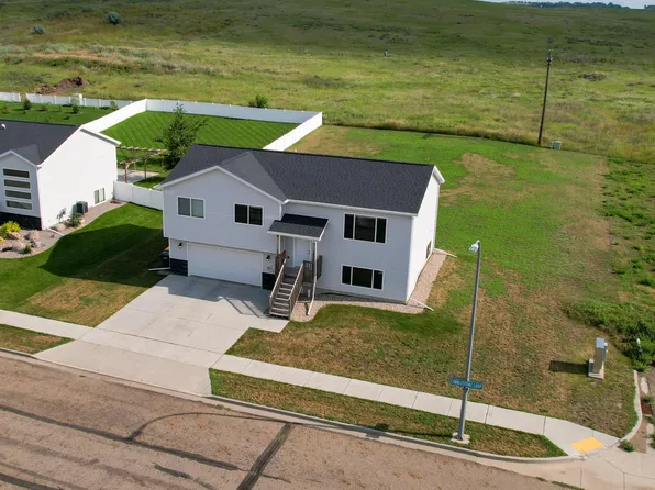 603 Cobblestone Loop SW, Mandan, ND 58554