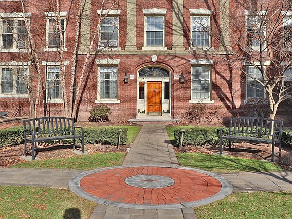 2nd image of 141 Beaconsfield Rd APT 3