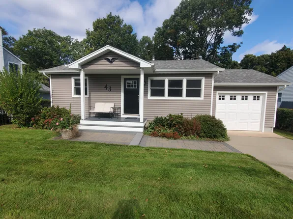 43 Soundview Ave, East Northport, NY 11731