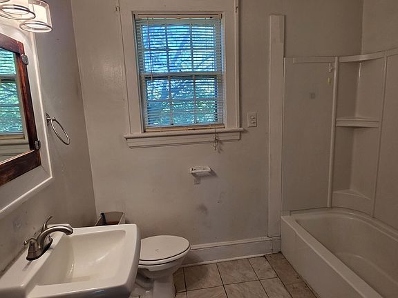 3rd image of 1037 Hardy Rd