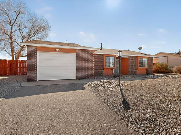 4th image of 4542 Sunstone Way NE