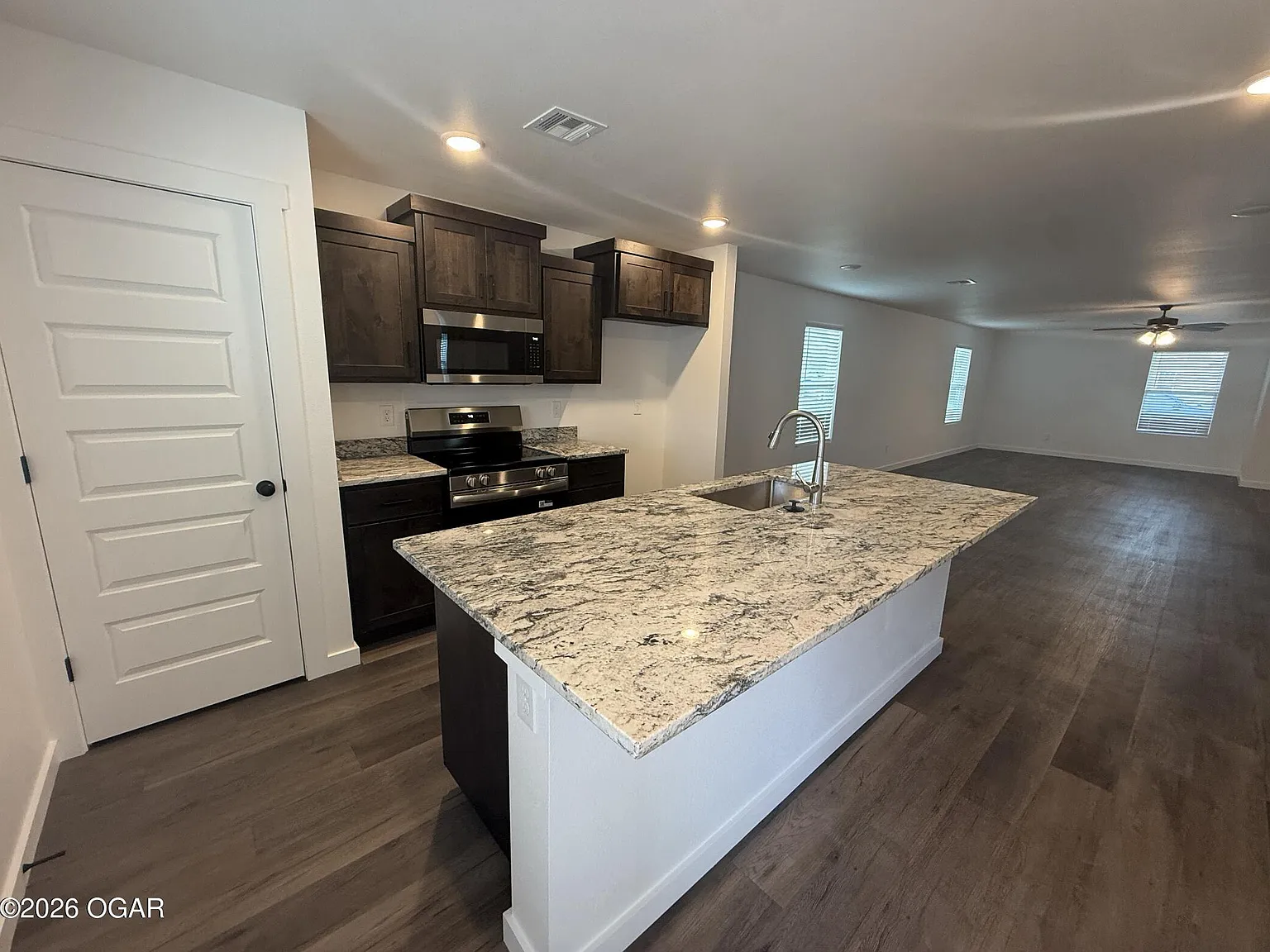 3 bed, 2.0 bath, 1555 sqft, $2,200 — Photo 3