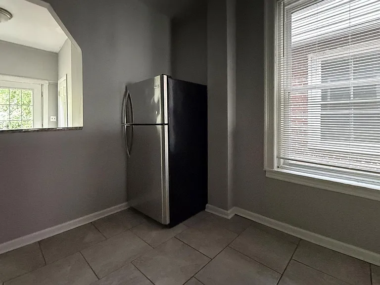 459 Winona St — Photo 10