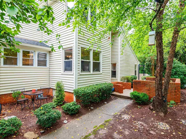 107 Woodglen Dr, Cary, NC 27518