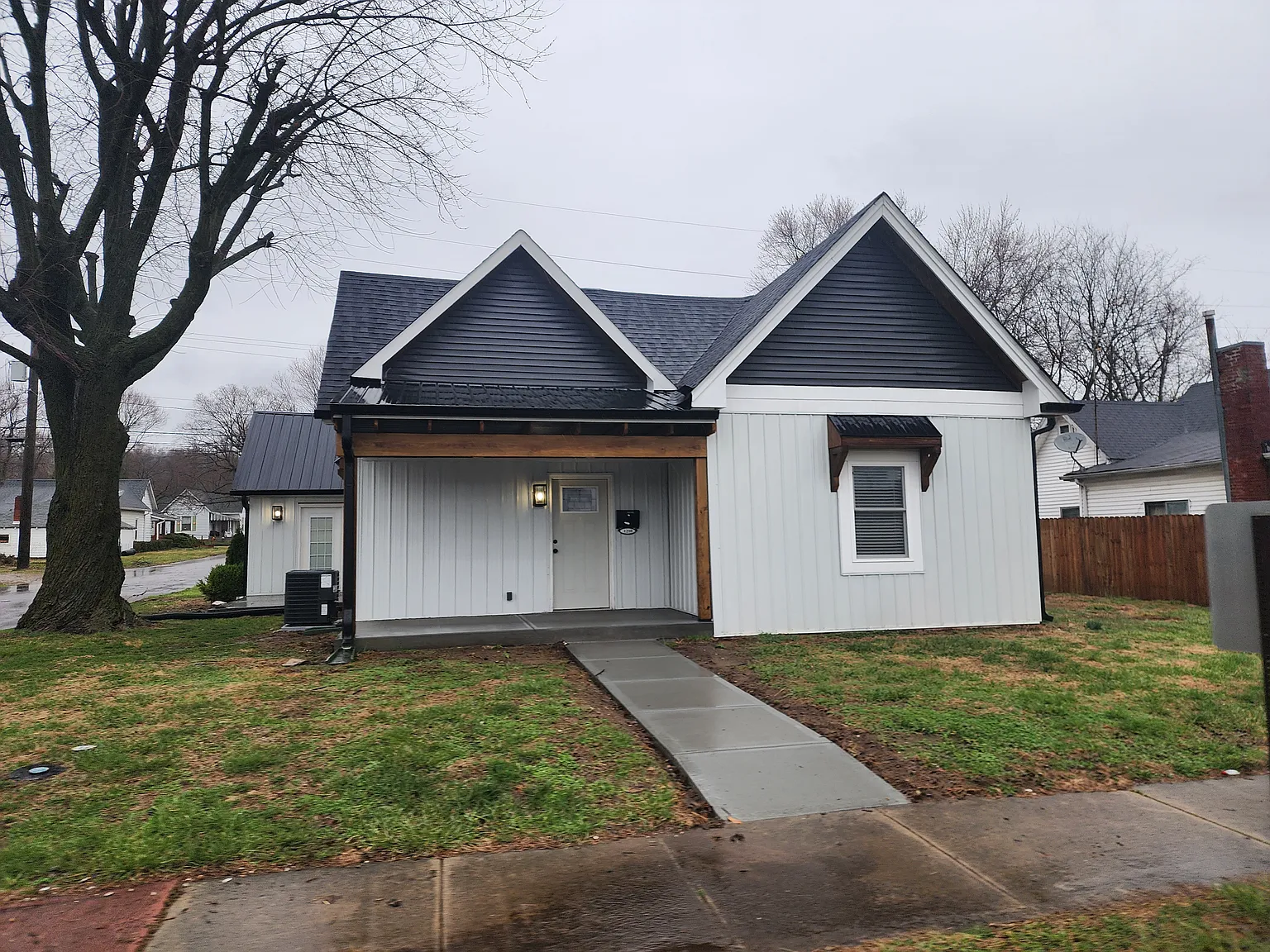 1210 E Morgan St photo 1