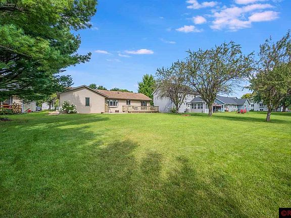 4th image of 221 Wadsworth Dr
