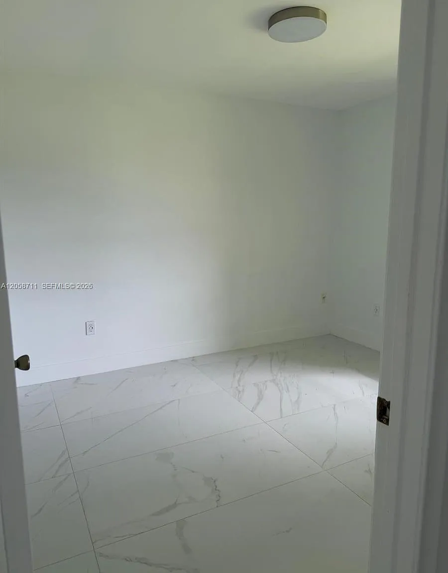 3 bed, 1215 sqft, $3,000 — Photo 3