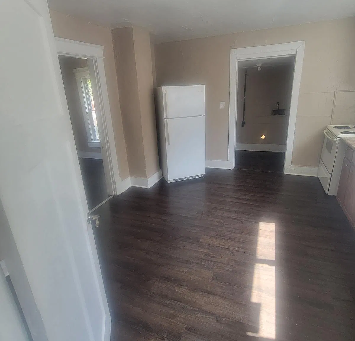 2 bed, 1000 sqft, $1,100 — Photo 4