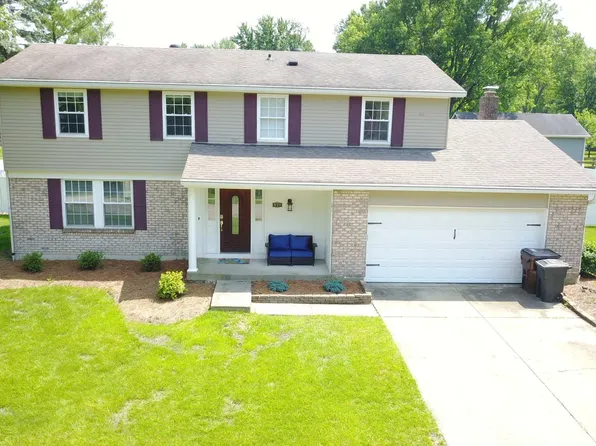 831 Massachusetts Dr, Cincinnati, OH 45245