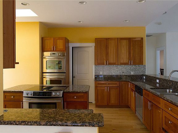 5th image of 214 Village Dr