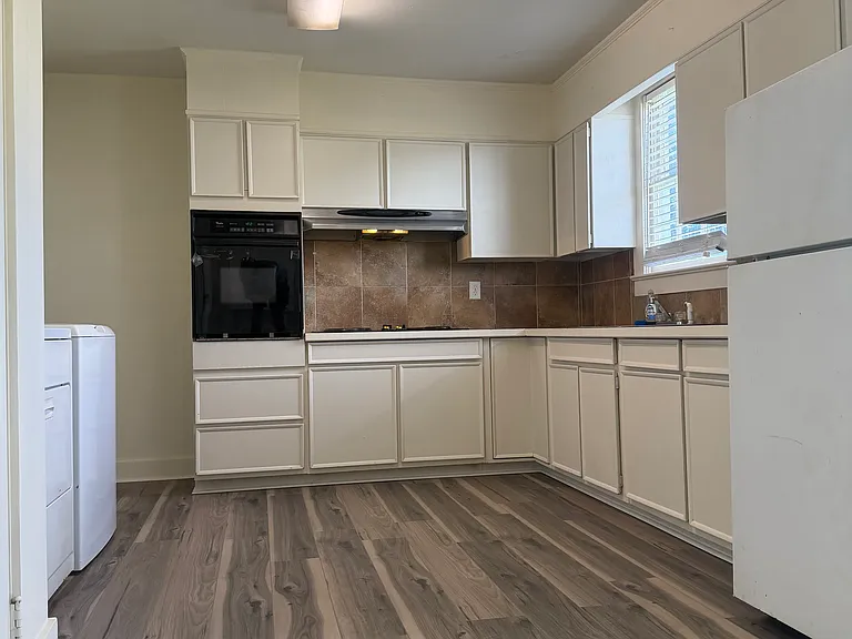 2185 Glasgow Ave — Photo 4
