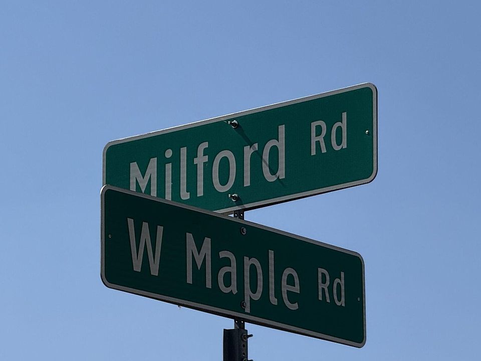 727 W Maple Rd, photo 21