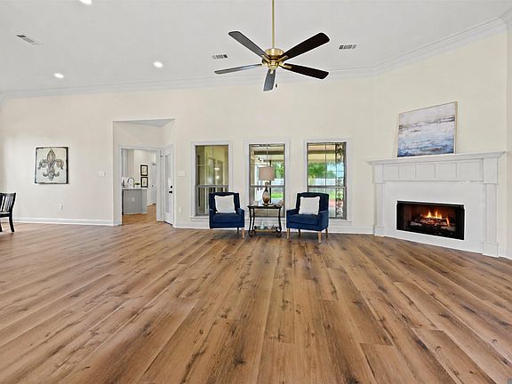 4th image of 18098 Lake Harbor Ln
