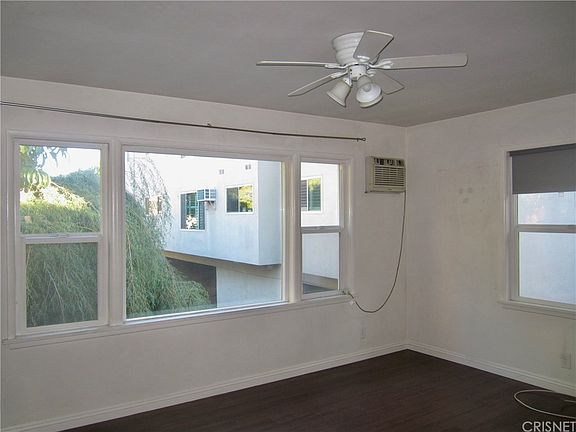 3rd image of 653 Westmount Dr #1/4