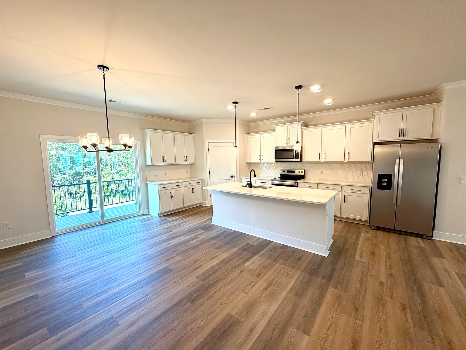 4 bed, 3.5 bath, 2010 sqft, $2,550 — Photo 2