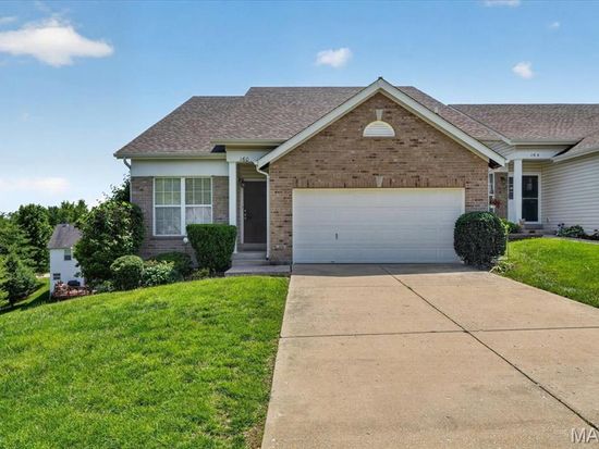 160 Hunters Run Ct, Eureka, MO 63025