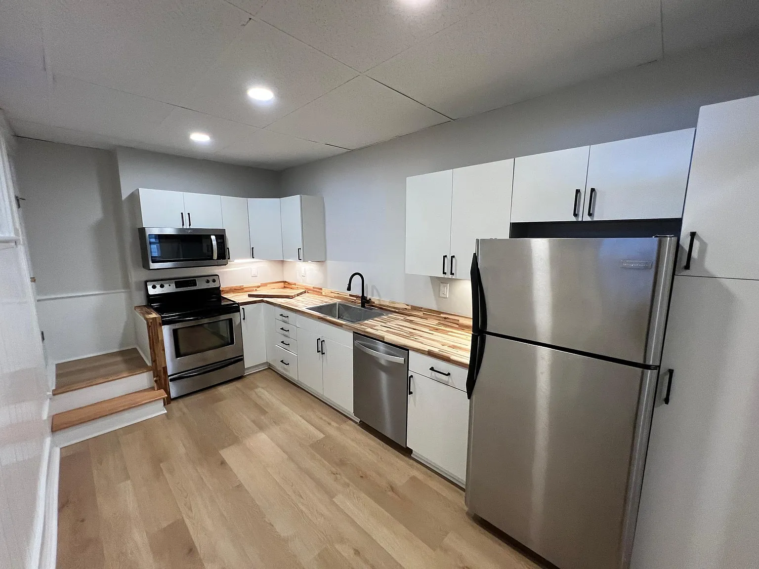 125 N George St — Photo 3