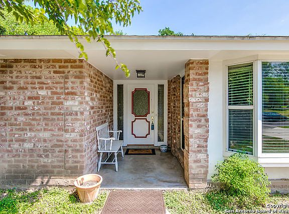 3rd image of 4810 Fairford Dr