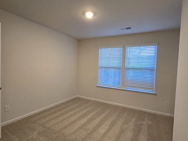 1677 Hallview Ct — Photo 17