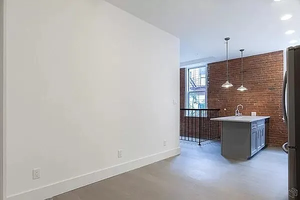 Rented by Compass | media 32