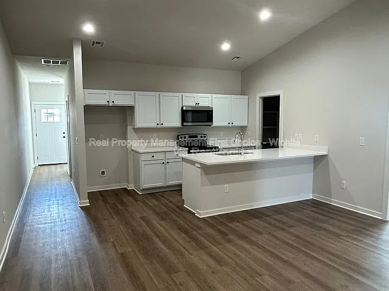 138 N Gowen St — Photo 30