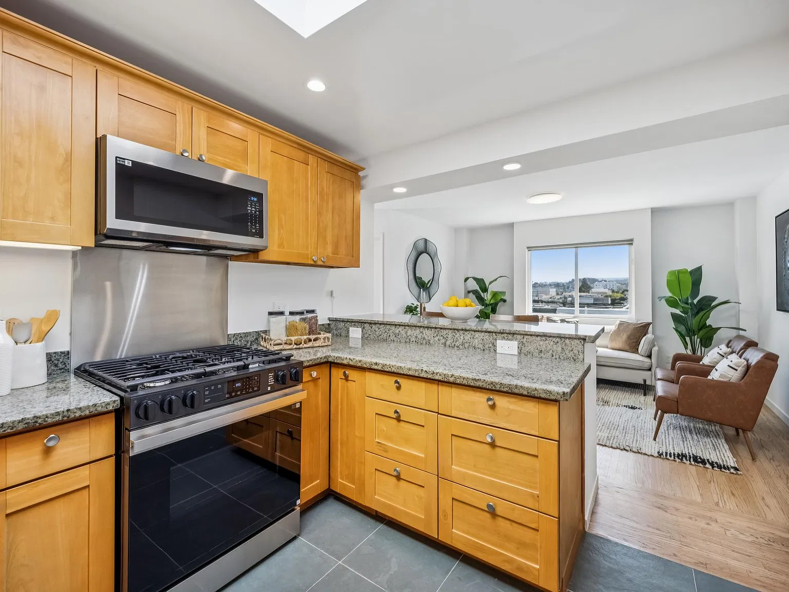3 bed, 1120 sqft, $7,950 — Photo 3