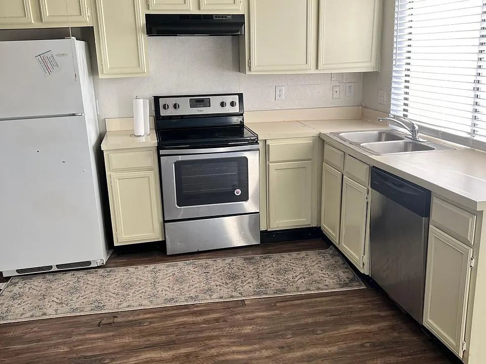 4222 Bass Pro Dr #302