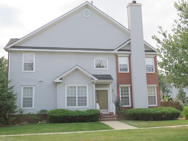 1st image of 46 Gordon Cir #46