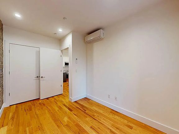 3rd image of 217 E 115th St #4