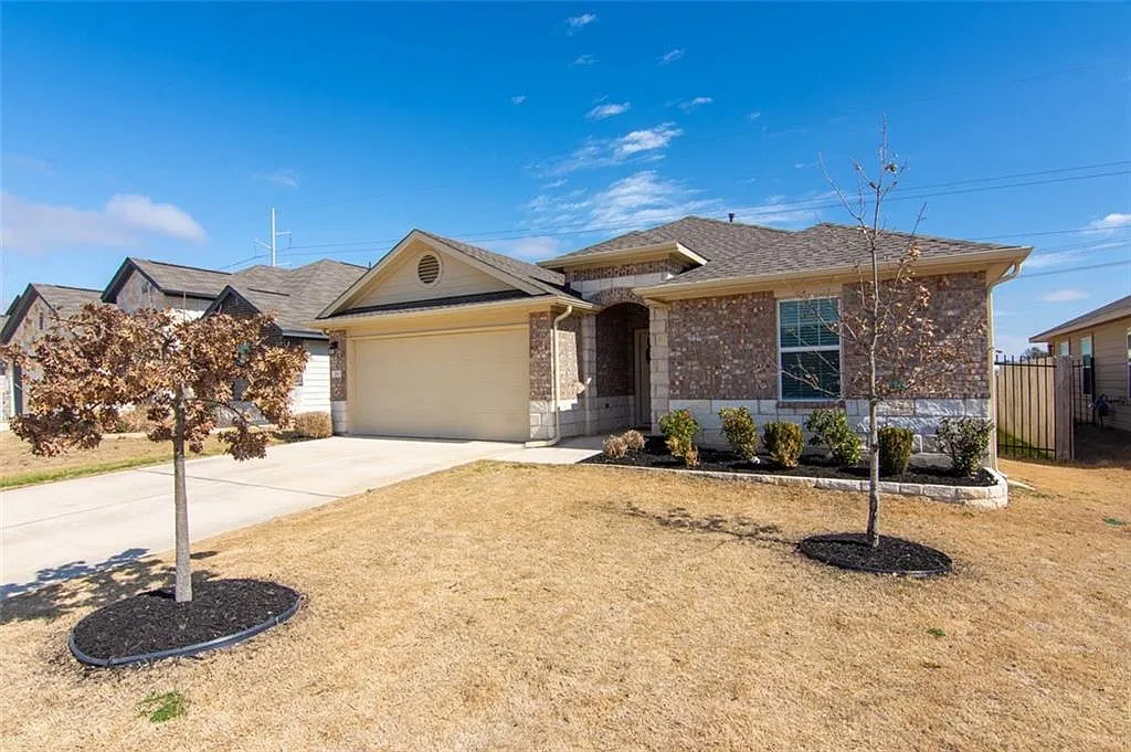 4 bed, 2086 sqft, $2,100 — Photo 4