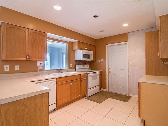 5th image of 1116 Mayflower Ave